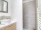 Gîte à Porto Vecchio, le Sud Corse, labellisé Gîtes de France : une salle d'eau attenante à la chambre au rez-de-chaussée Gîte à Porto Vecchio, le Sud Corse, labellisé Gîtes de France : une salle d'eau attenante à la chambre au rez-de-chaussée