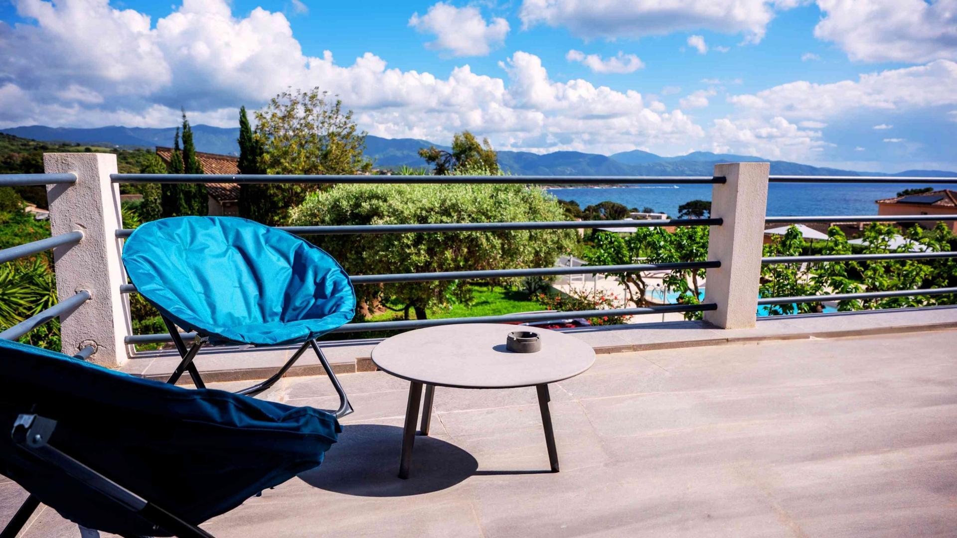Chambres d'hôtes à Sagone, la Côte ouest, labellisées Gîtes de France : la terrasse de la chambre Azuré Ajonc photo 12