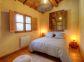 Gite à Levie, Corse du Sud, labelisé Gîtes de France : une chambre avec un lit double Gite à Levie, Corse du Sud, labelisé Gîtes de France : une chambre avec un lit double