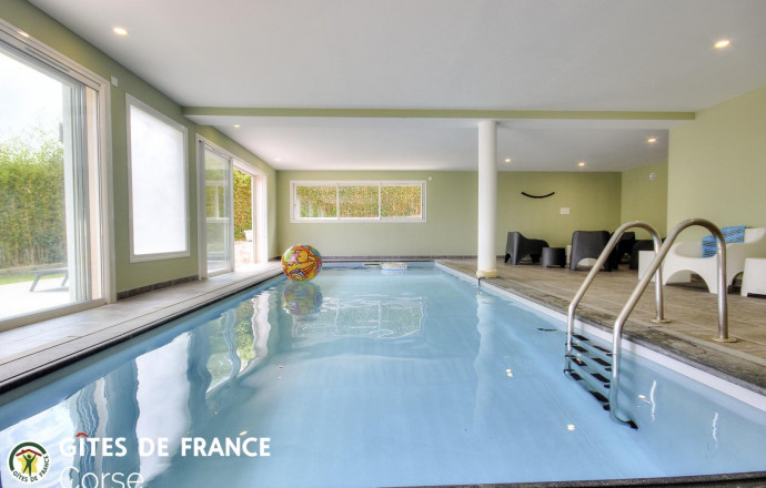 Gîte à Solenzara, Le Sud Corse, Corse du Sud, labellisé Gîtes de France : la piscine intérieure Ferienhaus Nr.21331 SOLENZARA - Corse - Santa Giulia - Gîte à Solenzara, Le Sud Corse, Corse du Sud, labellisé Gîtes de France : la piscine intérieure