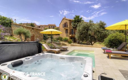 N &deg; Bed And Breakfast26021 Piana - Corse - Chambre d'h&ocirc;tes, &agrave; Piana, la c&ocirc;te Ouest, Corse du Sud, labellis&eacute; G&icirc;tes de France : la piscine et le spa