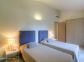 Gite &agrave; Porto Vecchio, Corse du Sud, labelis&eacute; G&icirc;tes de France : la chambre avec les lits simples