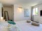 G&icirc;te &agrave; Montegrosso, Balagne, Haute-Corse, labellis&eacute; G&icirc;tes de France : la chambre du rez-de-jardin avec acc&egrave;s ind&eacute;pendant et salle d'eau privative
