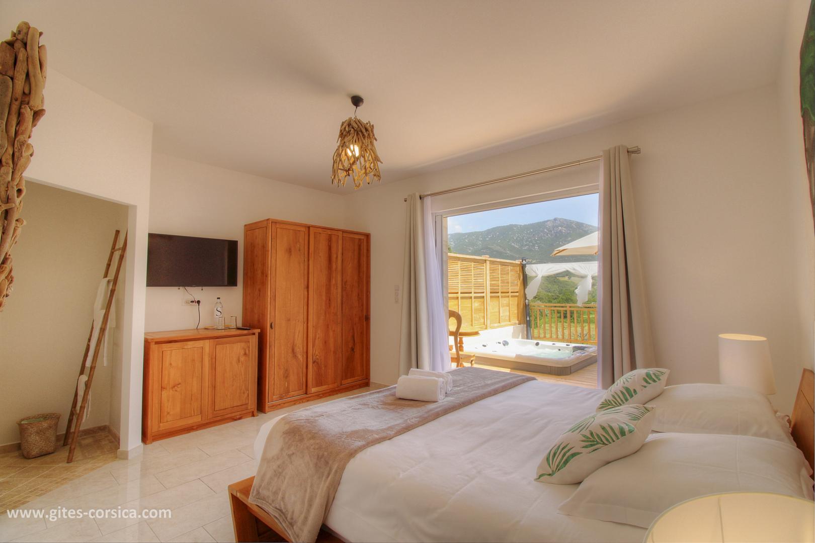 Chambres d'hôtes à Sarrola Carcopino, Le Grand Ajaccio, Corse du Sud, labellisé Gîtes de France : la chambre 4 photo 27