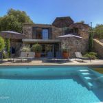 Gite à Afa, Le Grand Ajaccio, Corse du Sud, labellisé Gîtes de France : la piscine et la maison Gite à Afa, Le Grand Ajaccio, Corse du Sud, labellisé Gîtes de France : la piscine et la maison