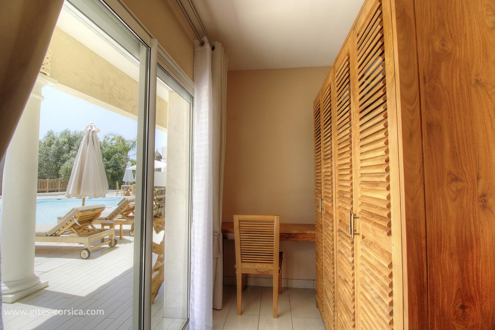 Chambres d'hôtes à Sarrola Carcopino, Le Grand Ajaccio, Corse du Sud, labellisé Gîtes de France : la chambre 1 photo 11