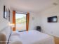 G&icirc;te &agrave; Monticello, Balagne, Haute-Corse, labellis&eacute; G&icirc;tes de France : une chambre de l'&eacute;tage avec sa salle d'eau privative