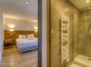 Gite à Afa, Le Grand Ajaccio, Corse du Sud, labellisé Gîtes de France : une chambre en rez-de-chaussée avec la salle d'eau attenante Gite à Afa, Le Grand Ajaccio, Corse du Sud, labellisé Gîtes de France : une chambre en rez-de-chaussée avec la salle d'eau attenante