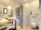 Gite à Sainte Lucie de Porto-Vecchio, Corse du Sud, Labellisé Gîtes de France : la salle d'eau attenant à la chambre Gite à Sainte Lucie de Porto-Vecchio, Corse du Sud, Labellisé Gîtes de France : la salle d'eau attenant à la chambre